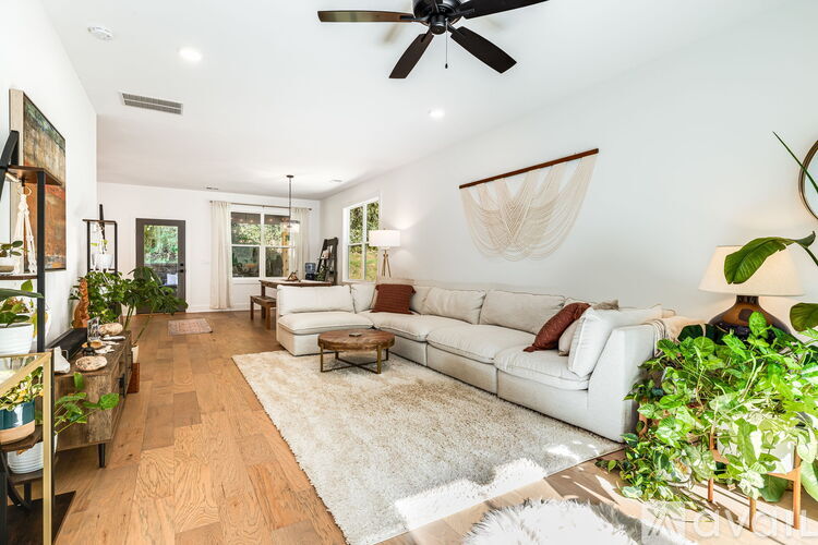 108 Glendale Avenue 3 Beds Single Family Home for Rent - Photo gallery 4