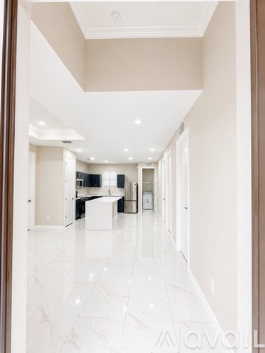 4104 East 17th Street 3 Beds Single Family Home for Rent - Photo gallery 3