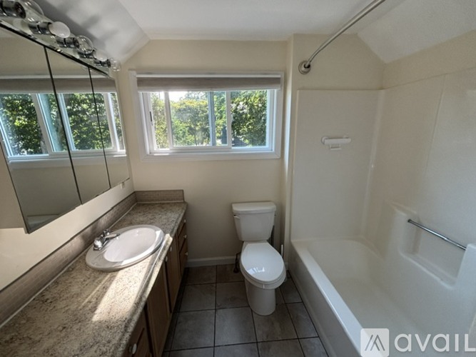 348 Nayatt Road 4 Beds Single Family Home for Rent - Photo gallery 2