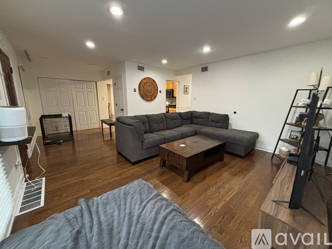 8401 S Kolmar Ave 3 Beds Single Family Home for Rent - Photo gallery 1