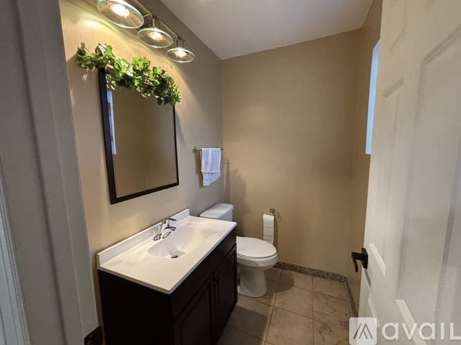 8401 S Kolmar Ave 3 Beds Single Family Home for Rent - Photo gallery 3