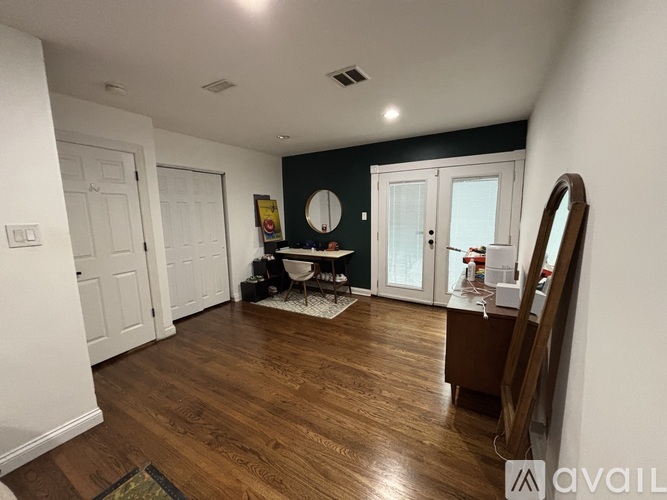 8401 S Kolmar Ave 3 Beds Single Family Home for Rent - Photo gallery 5