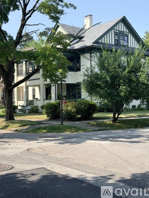 62 Firglade Avenue 3 Beds Apartment for Rent