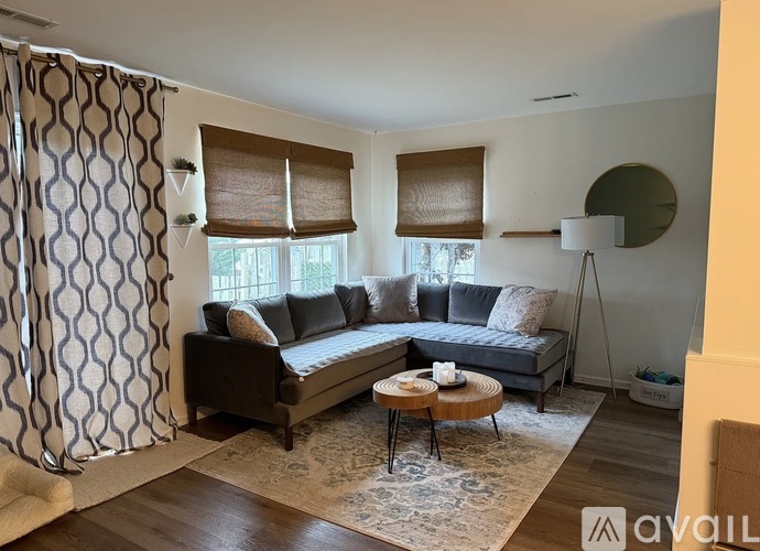 22 Van Horn Place 3 Beds Townhouse for Rent - Photo gallery 4