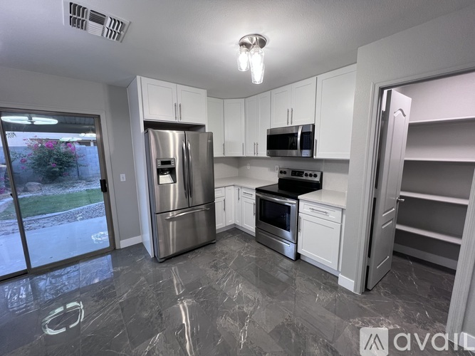 15784 West Crocus Drive 3 Beds Single Family Home for Rent - Photo gallery 1