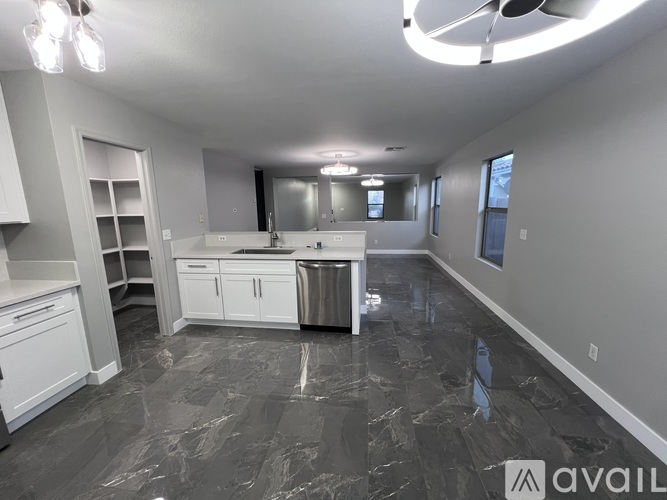 15784 West Crocus Drive 3 Beds Single Family Home for Rent - Photo gallery 3