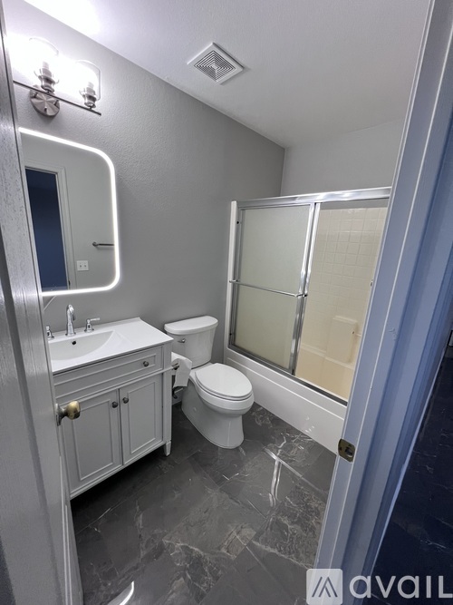 15784 West Crocus Drive 3 Beds Single Family Home for Rent - Photo gallery 5