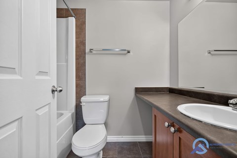 #109, 10235 112 Street Northwest 2 Beds Apartment for Rent