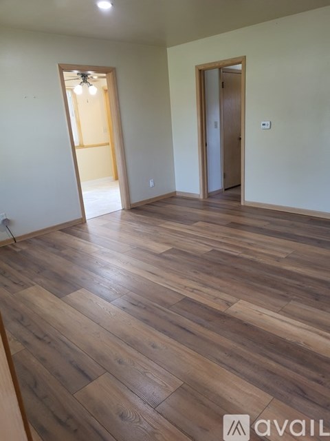 1411 S Duluth Ave 2 Beds Apartment for Rent