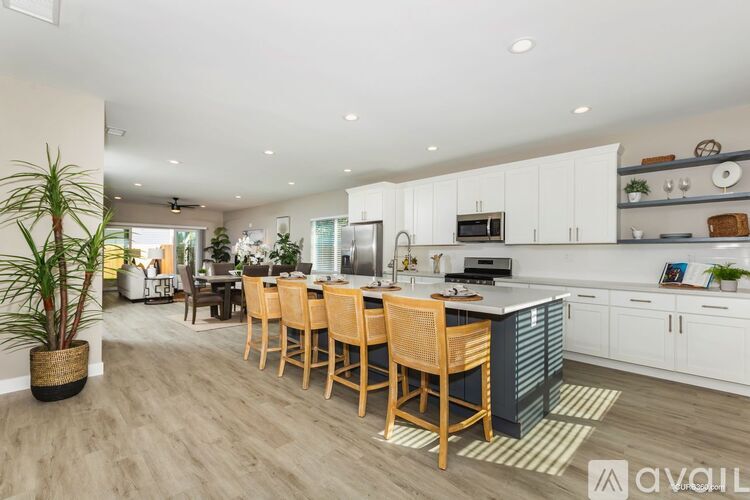 4927 West Mountain View Drive 4 Beds Single Family Home for Rent - Photo gallery 3