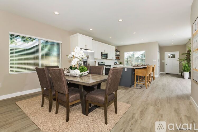 4927 West Mountain View Drive 4 Beds Single Family Home for Rent - Photo gallery 5