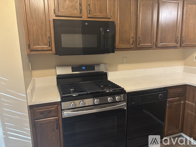 216 Cranbrooke Drive 2 Beds Townhouse for Rent - Photo gallery 4