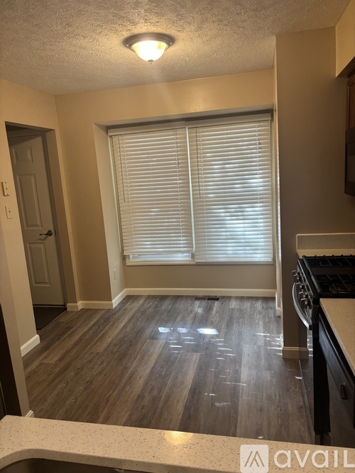 216 Cranbrooke Drive 2 Beds Townhouse for Rent - Photo gallery 5