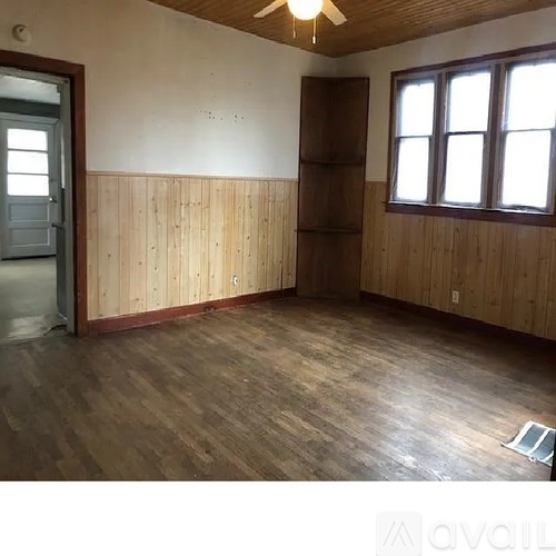 303 W 2nd St 4 Beds Single Family Home for Rent - Photo gallery 3
