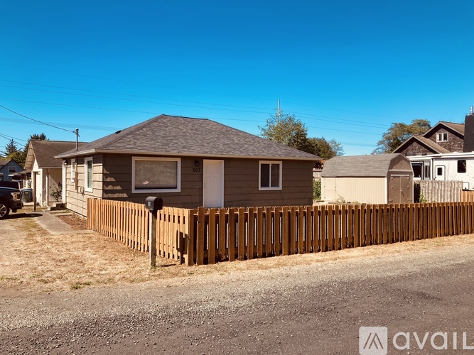 907 Northeast Grant Street 2 Beds Single Family Home for Rent - Photo gallery 1