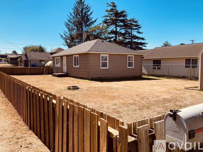 907 Northeast Grant Street 2 Beds Single Family Home for Rent - Photo gallery 3