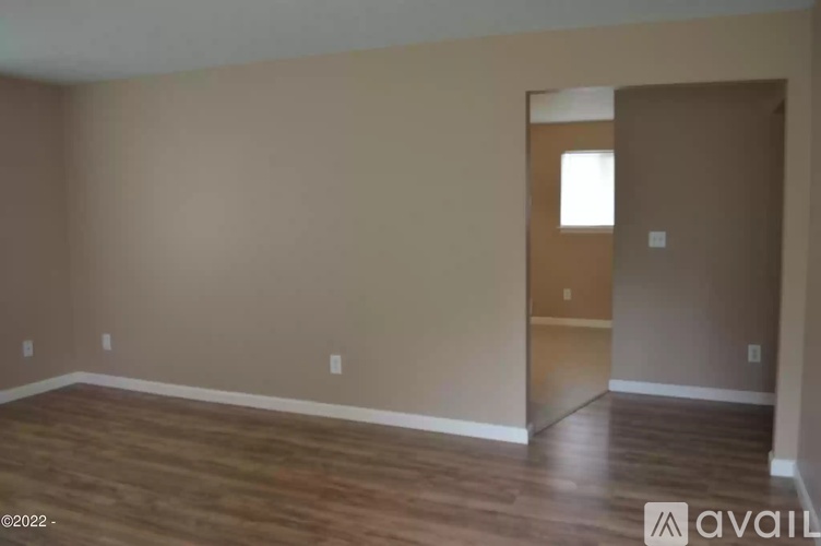 907 Northeast Grant Street 2 Beds Single Family Home for Rent - Photo gallery 5