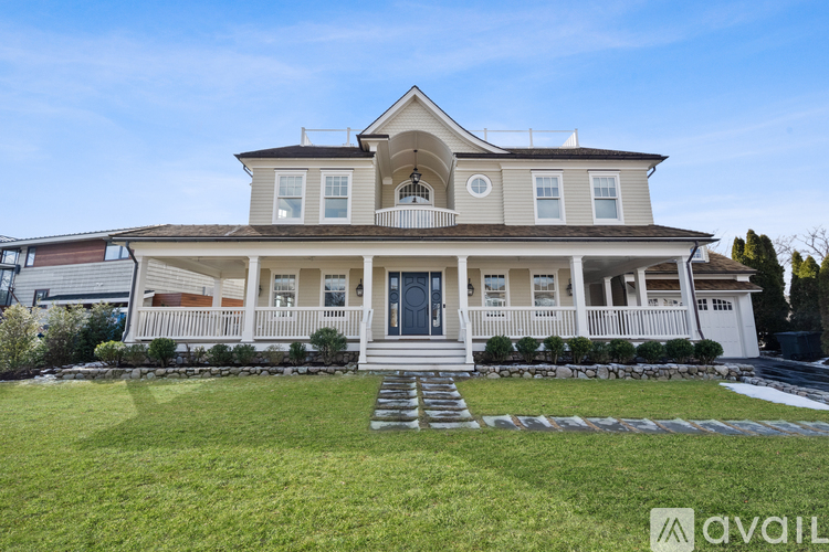 8 East Point Lane 5 Beds Single Family Home for Rent - Photo gallery 1
