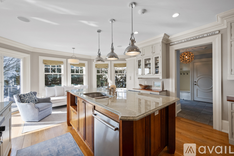 8 East Point Lane 5 Beds Single Family Home for Rent - Photo gallery 3