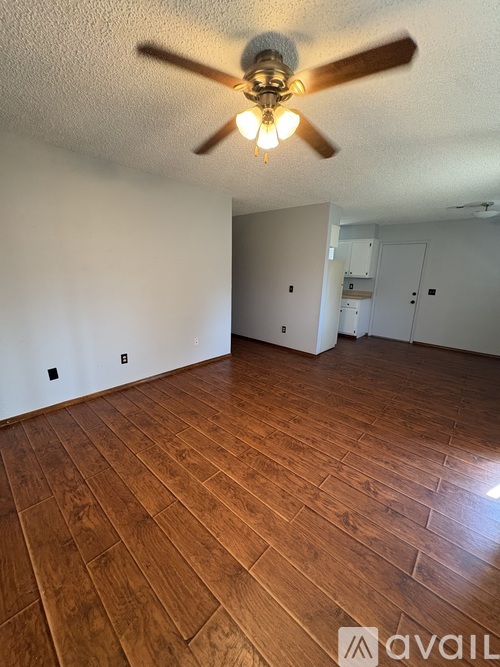 1330 E Moses St 3 Beds Single Family Home for Rent - Photo gallery 3