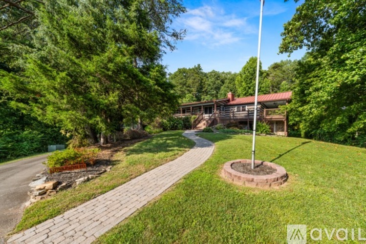 2004 Thompson Road 4 Beds Single Family Home for Rent - Photo gallery 2