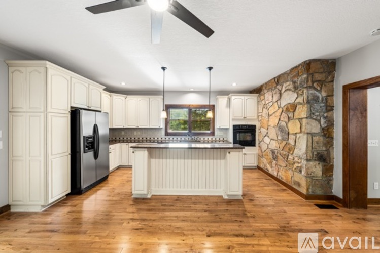2004 Thompson Road 4 Beds Single Family Home for Rent - Photo gallery 3