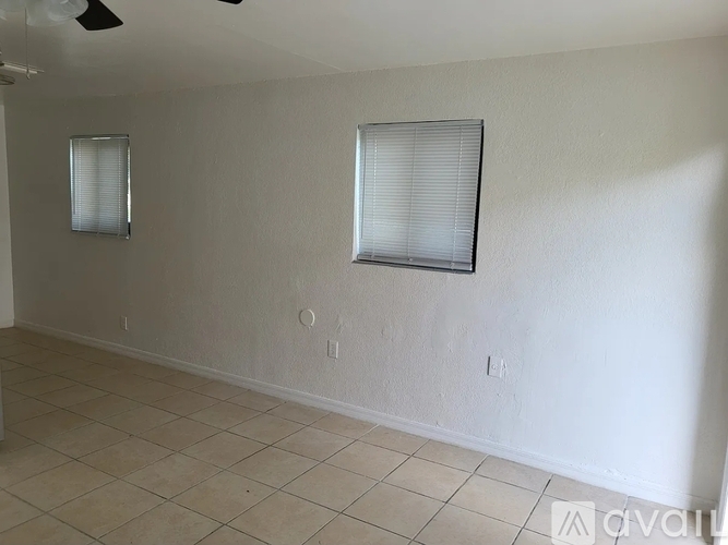 308 Northwest 5th Terrace 2 Beds Single Family Home for Rent - Photo gallery 2