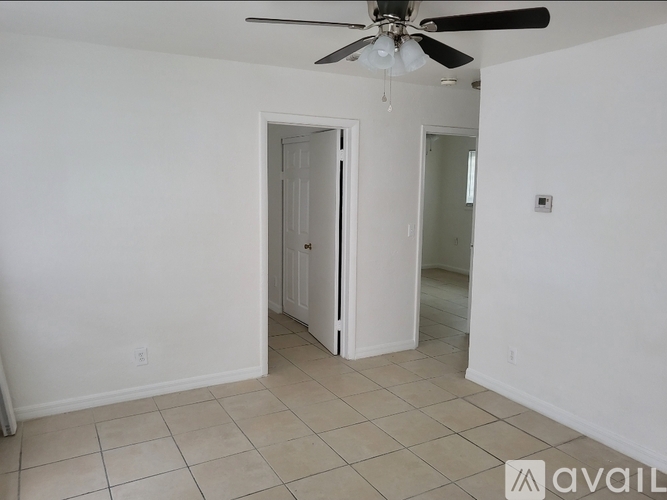 308 Northwest 5th Terrace 2 Beds Single Family Home for Rent - Photo gallery 5