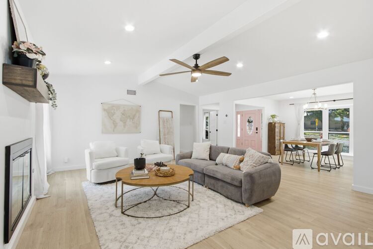 2202 Custer Parkway 4 Beds Single Family Home for Rent - Photo gallery 2