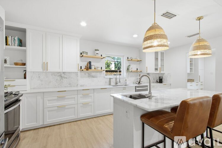 2202 Custer Parkway 4 Beds Single Family Home for Rent - Photo gallery 3