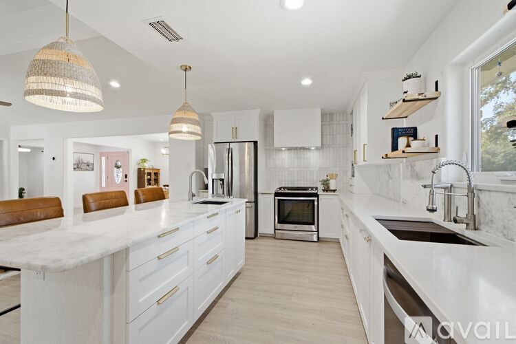 2202 Custer Parkway 4 Beds Single Family Home for Rent - Photo gallery 4