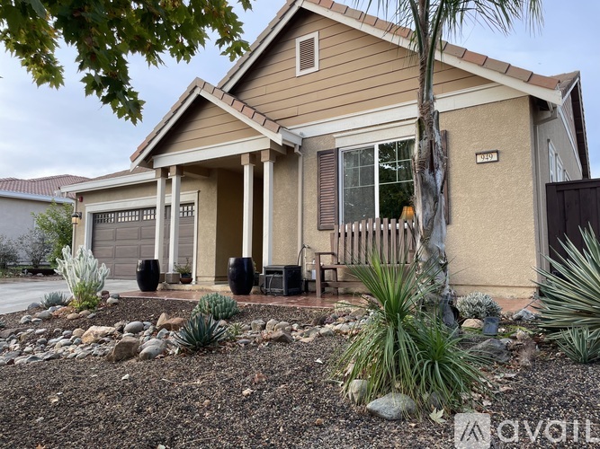 949 Ireland Street 4 Beds Single Family Home for Rent - Photo gallery 2