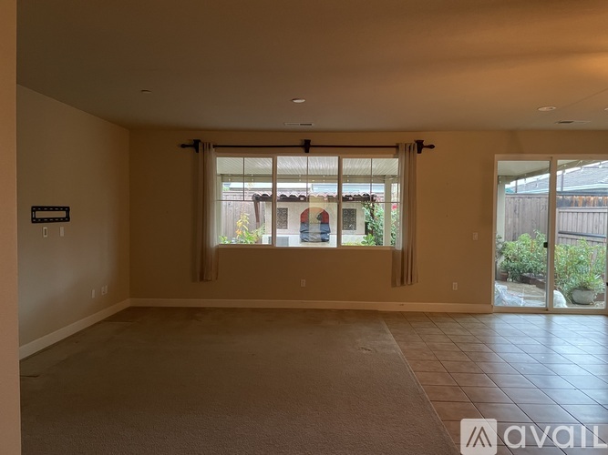 949 Ireland Street 4 Beds Single Family Home for Rent - Photo gallery 4