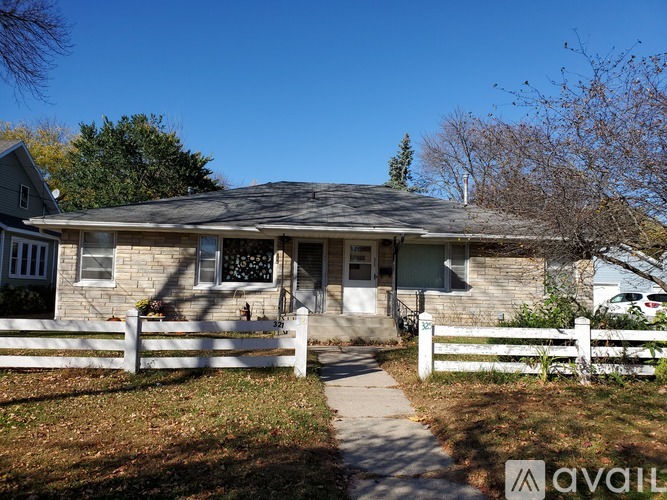 321 14th St NE 2 Beds Apartment for Rent - Photo gallery 1