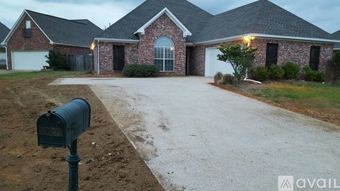 323 E Magnolia Pl 3 Beds Apartment for Rent