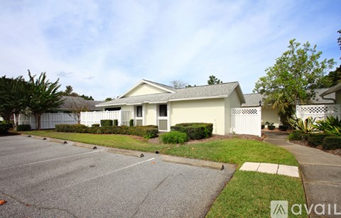 4 Lake Forest Pl 2 Beds Apartment for Rent