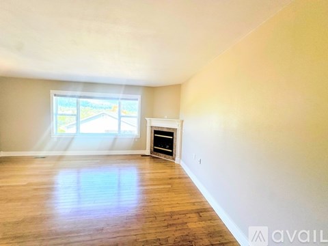 913 Plum Ridge Dr 3 Beds Apartment for Rent