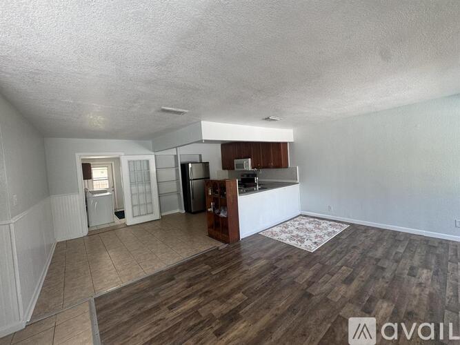 6101 NE 4th Avenue 3 Beds Single Family Home for Rent - Photo gallery 3