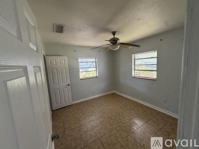 6101 NE 4th Avenue 3 Beds Single Family Home for Rent - Photo gallery 5