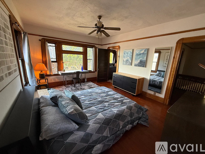 826 S Burlington Ave 1 Single Family Home for Rent - Photo gallery 3