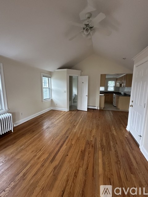78 Suburban Avenue 2 Beds Apartment for Rent
