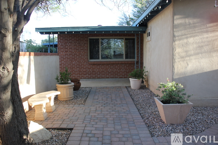 2022 East 9th Street 3 Beds Single Family Home for Rent - Photo gallery 3