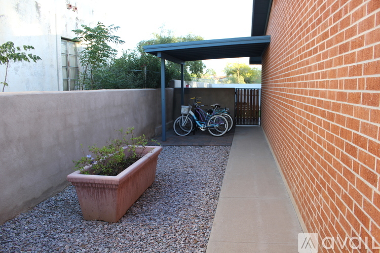 2022 East 9th Street 3 Beds Single Family Home for Rent - Photo gallery 5