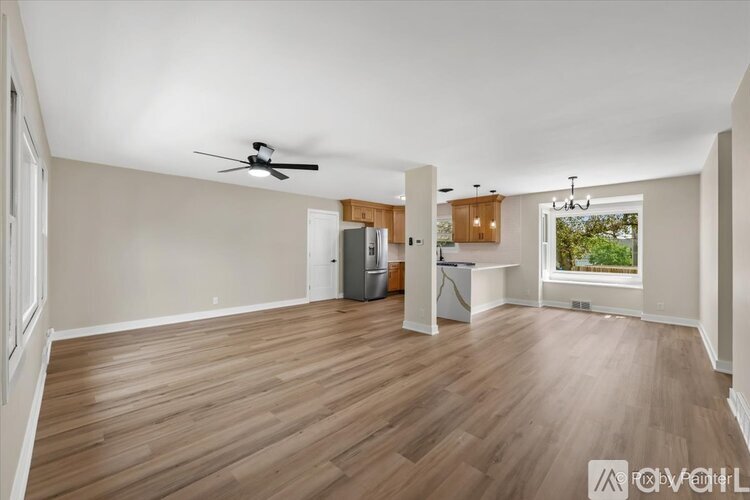 355 Hilltop Dr 4 Beds Single Family Home for Rent - Photo gallery 4
