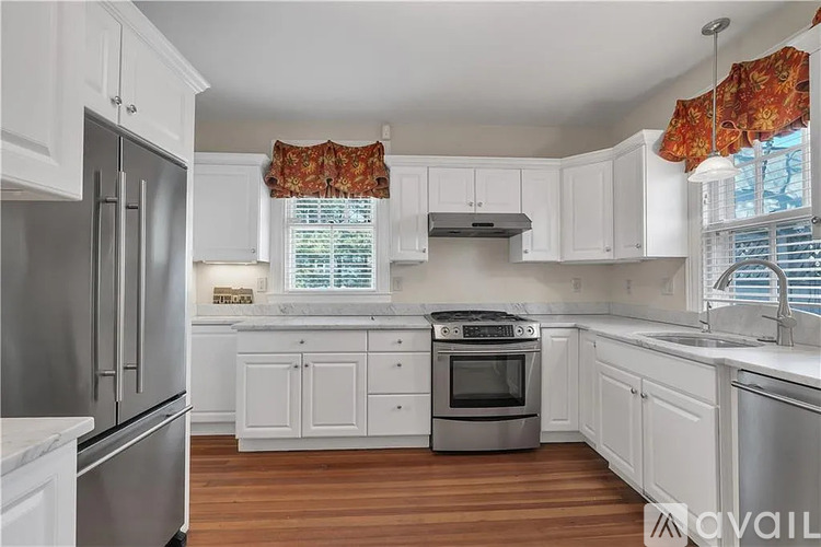 98 Butler Ave 4 Beds Single Family Home for Rent - Photo gallery 2