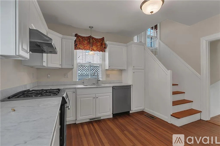 98 Butler Ave 4 Beds Single Family Home for Rent - Photo gallery 3