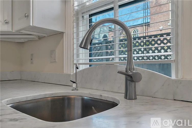 98 Butler Ave 4 Beds Single Family Home for Rent - Photo gallery 5