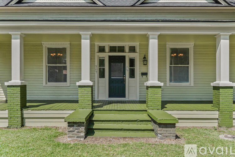707 South Lee Street 3 Beds Single Family Home for Rent - Photo gallery 3