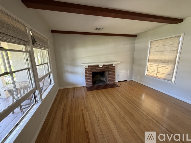 1220 East Glenoaks Boulevard 2 Beds Condo for Rent - Photo gallery 3