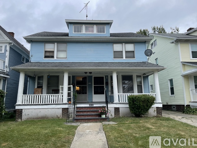1303 West 106th Street 3 Beds Single Family Home for Rent - Photo gallery 1